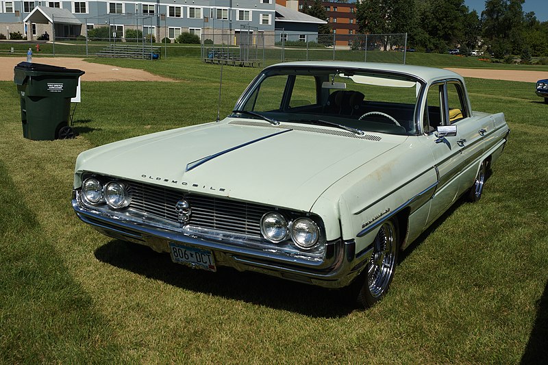 File:1962 Oldsmobile Dynamic 88 (28684330365).jpg