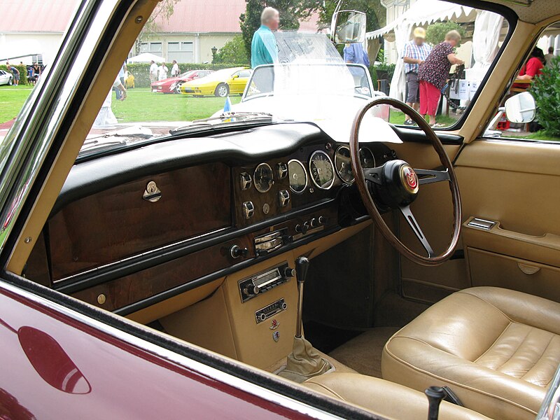 Der Lagonda Rapide 800px-1964_Lagonda_Rapide_dash