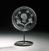 D. Beeman.  Medalion K. Maria, Sternberk grófjának profilportréjával.  1830. Kristály, vésett.  Művészeti és Ipari Múzeum, Prága