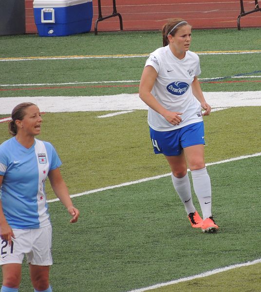 File:2013-06-09 RedStars v Breakers CatWhitehill InkaGrings.JPG