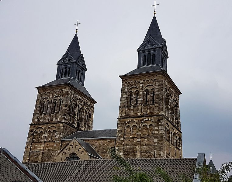 File:2016 Maastricht, St-Servaasbasiliek, westwerk 16.jpg