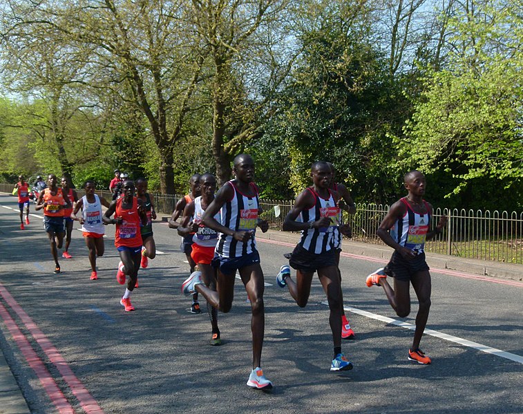 File:2018 London Marathon, Woolwich 04.jpg