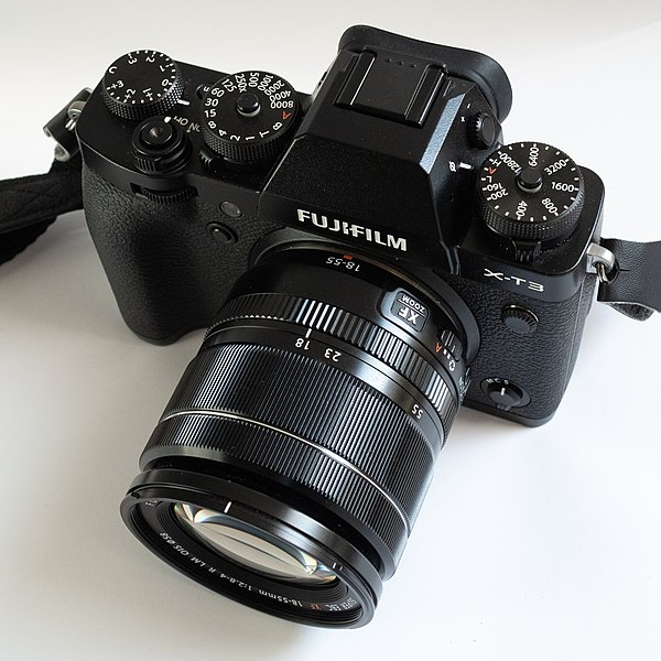 File:2019 02 Fuji X-T3 and 18-55 view from above.jpg