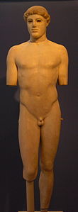 El Efebo de Kritios, del 480 a. C., estatua de mármol de un atleta, ciertamente vencedor en alguna competición.