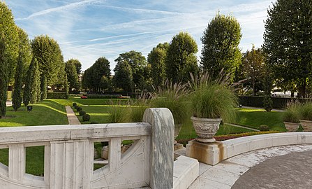 View from Empress Elisabeth monument area to Volksgarten