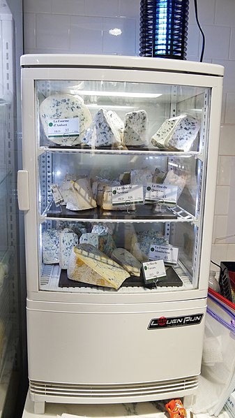 File:A Blue cheeses in the white refrigerator.jpg