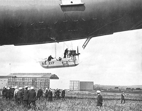 Airship SSZ17 LandingPembroke1917.jpg