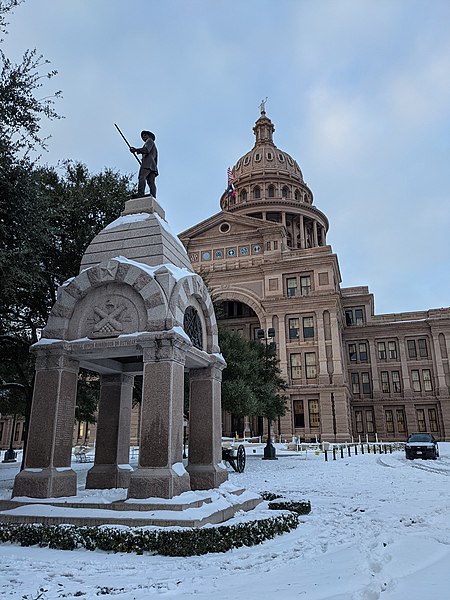 File:Alamo Monument at the Texas Capitol with snow on it in 2021.jpg