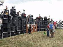 A sound system at Czechtek 2004 Algorythm duracell enzo pk zinix zbomb sound6tems.jpg