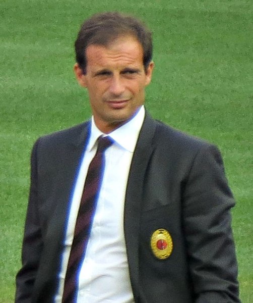 File:Allegri with Milan players (cropped) - 2.jpg