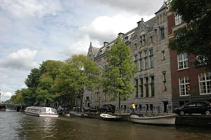 File:Amsterdam 20050827 (34) canal cruise.jpg