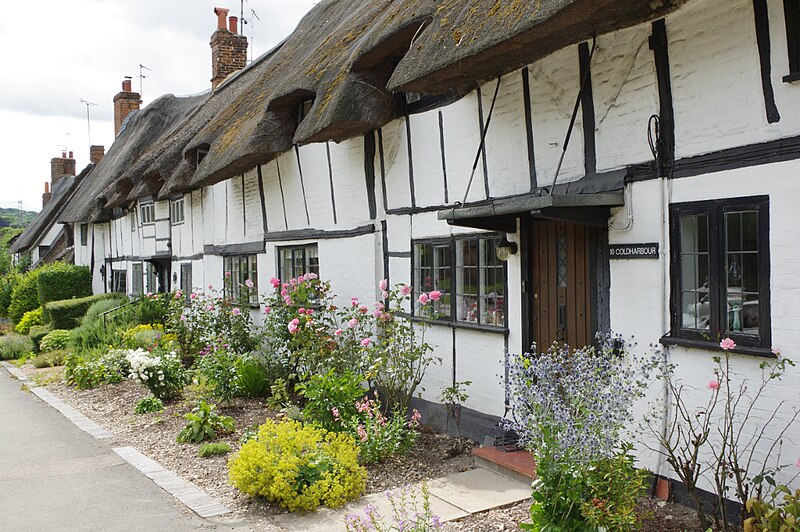 File:Anne Boleyn Cottages, Wendover - geograph.org.uk - 5458633.jpg