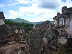 2006 English: Ruins after the 1976 earthquake Español: Ruinas después del terremoto de 1976 .