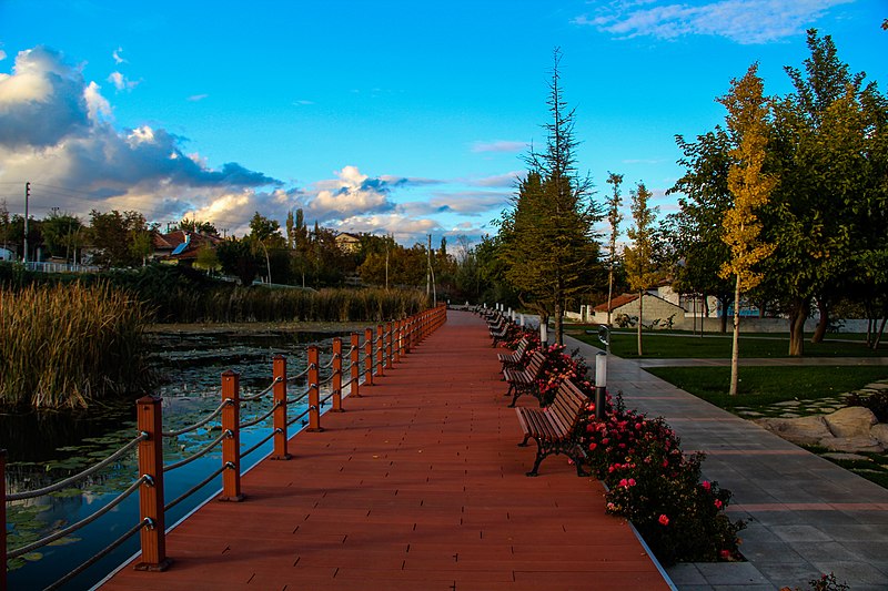 File:Autumn on Lake Hilla - panoramio.jpg