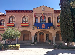 Ayuntamiento de La Puebla de Almoradiel.jpg