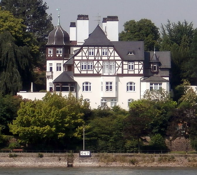 File:Bad Godesberg Rüngsdorf Villa Deichmann Rheinfront.jpg