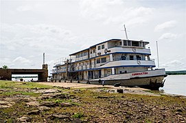 Le Tombouctou dans le port de Koulikoro