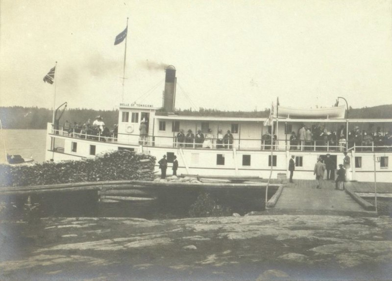 File:Belle of Temagami at dock.jpg