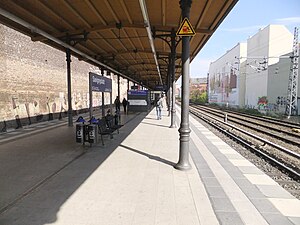 Berlín - Bahnhof Savignyplatz - na Bahnsteig zu Gleis 3 21.4.2012.JPG