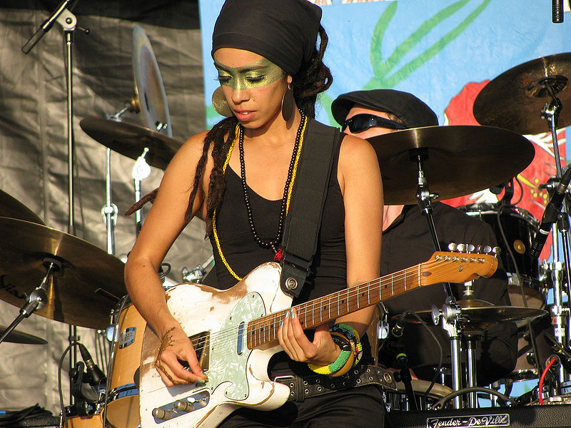 File:Blue King Brown at Ottawa Bluesfest 2009.jpg