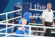 Deutsch: Boxen bei den Olympischen Jugendspielen 2018 Tag 12, 18. Oktober 2018 - Finale Leichtgewicht Mädchen – Oriana Saputo (Argentinien, blau) schlägt Emma Lawson (Australien, rot) 5-0; Ringrichter ist José Romero (Spanien). English: Boxing at the 2018 Summer Youth Olympics on 18 October 2018 – Girls' lightweight Bronze Medal Bout – Oriana Saputo (Argentina, blue) wins over Emma Lawson (Australie, red) 5-0; Referee is José Romero (Spain). Español: Boxeo en los Juegos Olímpicos Juveniles de Verano de 2018 en 18 de octubre de 2018 - Combate de medalla de bronce de las niñas: Oriana Saputo (Argentina, azul) gana a Emma Lawson (Australie, roja) 5-0; Árbitro es José Romero (España).