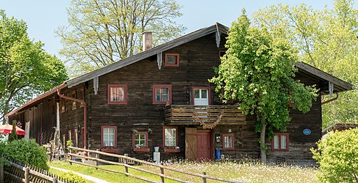 Breitbrunn am Chiemsee, Eggstätter Straße 1