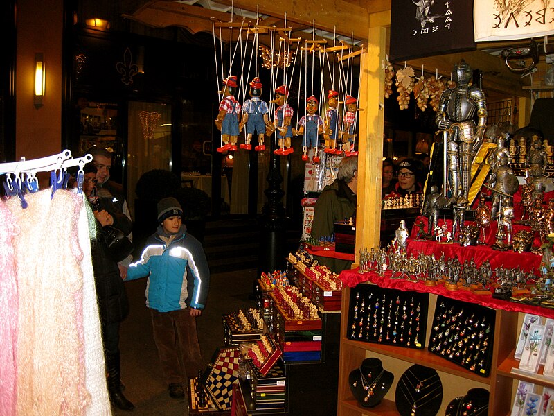 File:Budapest Christmas Market (8227418585).jpg