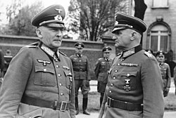 גנרל קורט האזה (מימין) עם גנרלפלדמרשל ארווין פון ויצלבן
