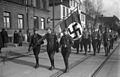 Soldados de las SA marchando en Braunschweig.  1932
