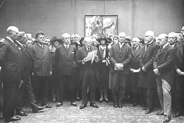 Director Max Liebermann (center) opening a 1922 "Black & White" Exhibition at the Academy