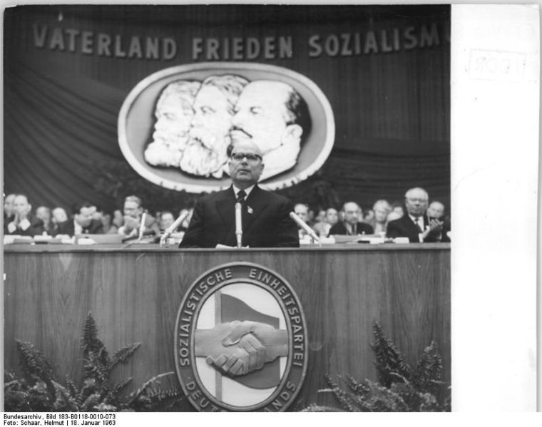 File:Bundesarchiv Bild 183-B0118-0010-073, Berlin, VI. SED-Parteitag, 4.Tag.jpg