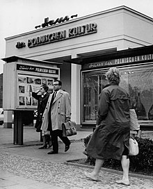 Haus der polnischen Kultur am Berliner Bahnhof Friedrichstraße im Jahr 1963. Hier legte Karin Wolff ihr Sprachexamen ab.