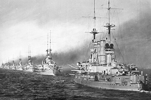 A photo of Squadron in "keel line" : Squadron of battleships of the Germany class in keel line
