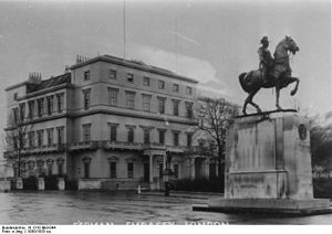 Deutsche Botschaft London: Derzeitige Botschaft London, Vorgeschichte, Lage und Gebäude