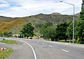 English: New Zealand State Highway 8 passing through Burkes Pass