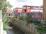 Bus di belakang Catford bus garasi, Bromley Jalan, SE6 - geograph.org.inggris - 2254608.jpg