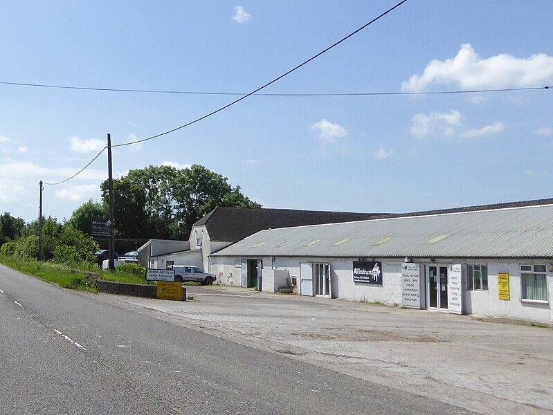 File:Business units at Madbrook Farm - geograph.org.uk - 5446259.jpg