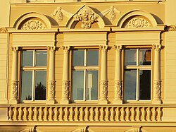 Bydgoszcz-kamienica na Kujawskiej 4,fragment fasady.JPG