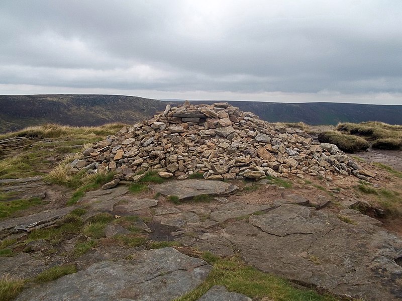 File:Cairn at the Summit of Grindslow Knoll - geograph.org.uk - 3606929.jpg