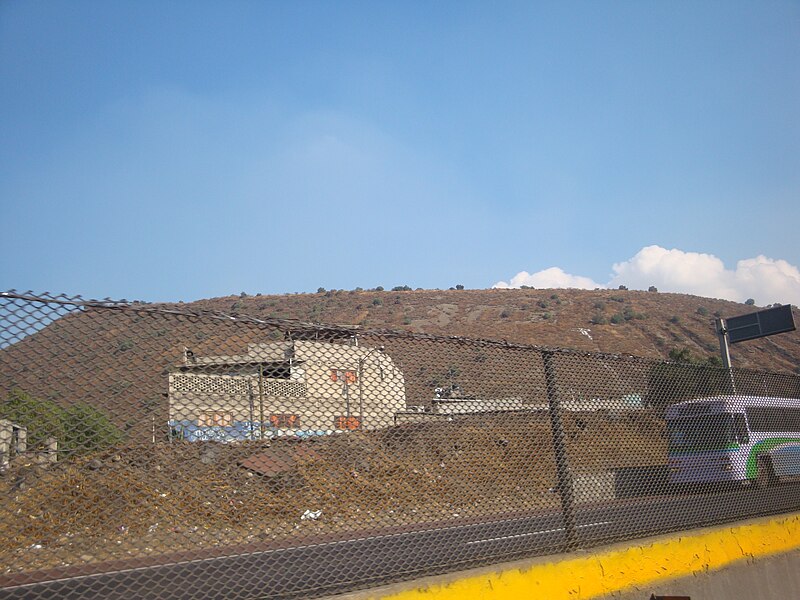 File:Cerro lacaldera.JPG