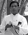 Cesar Chavez szakszervezeti vezető és polgárjogi aktivista volt, aki Dolores Huertaval közösen alapította United Farm Workers mezőgazdasági dolgozói szakszervezetet.[25]