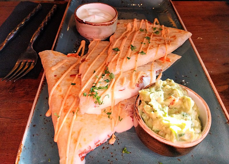 File:Cheese quesadillas with guacamole and sour cream (31712732886).jpg