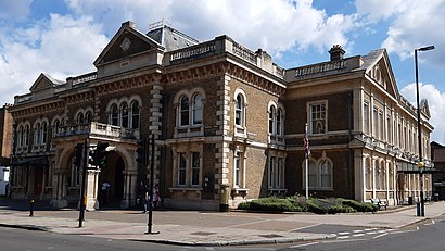 How to get to Chiswick Town Hall with public transport- About the place