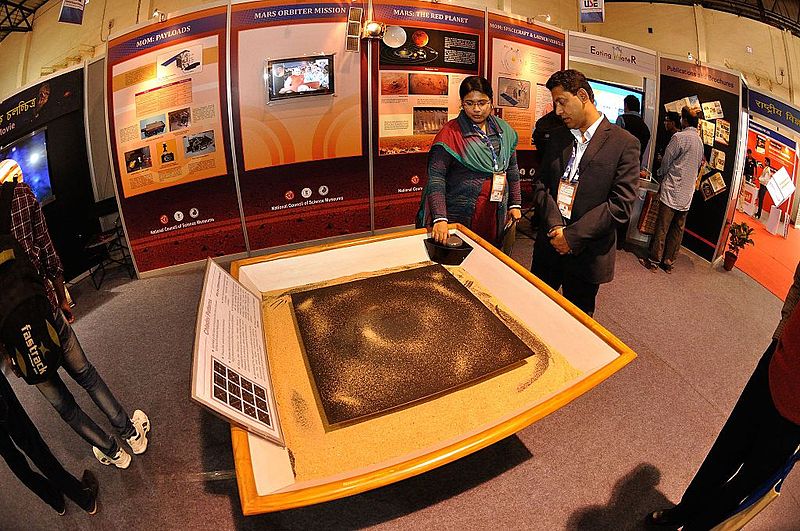 File:Chladni Pattern - Interactive Science Exhibition - NCSM Stall - Infocom 2014 - Kolkata 2014-12-06 1042.JPG