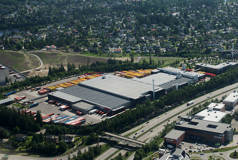 File:Coca Cola brewery at Lørenskog, Norway.jpg