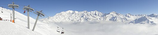 Le télésiège des Tierces et vue sur le massif du mont Blanc.