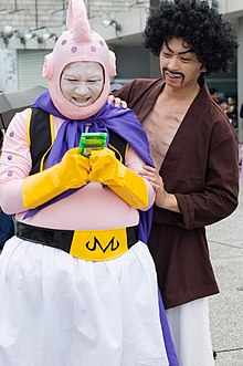 Cosplay di Majin Bu (a sinistra) e Mr. Satan (a destra).