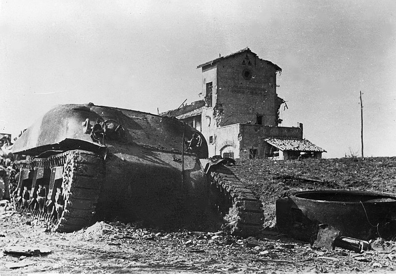 File:Czołg Sherman M4AI bez wieży na froncie pod Nettuno - Anzio (2-2230).jpg