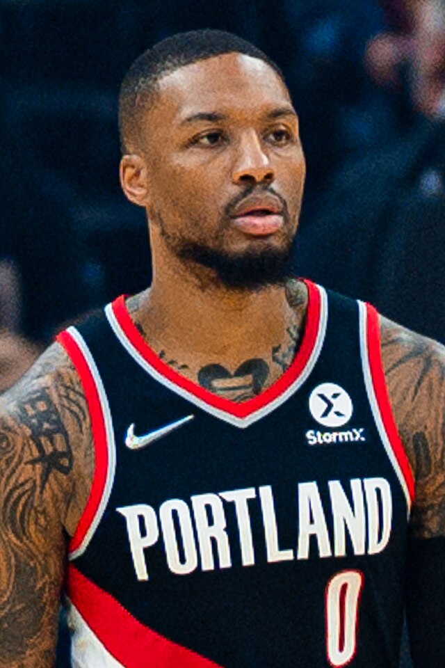 Damian Lillard in a black Portland jersey in a game for the Blazers in 2021