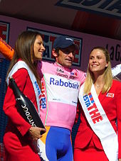 Denis Menchov rózsaszínű mezzel a Giro 2009 során.